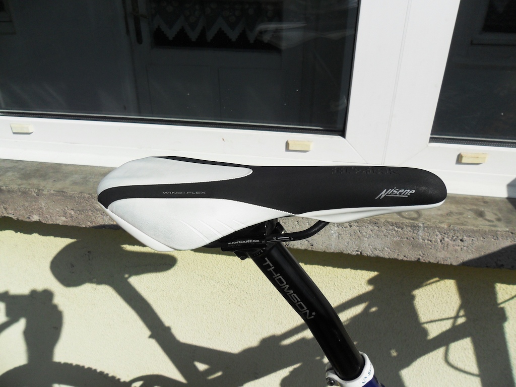 New Fizik Nisene saddle. The last phase is the elox and vinyl stuff to come, and its going to be finished! :)
