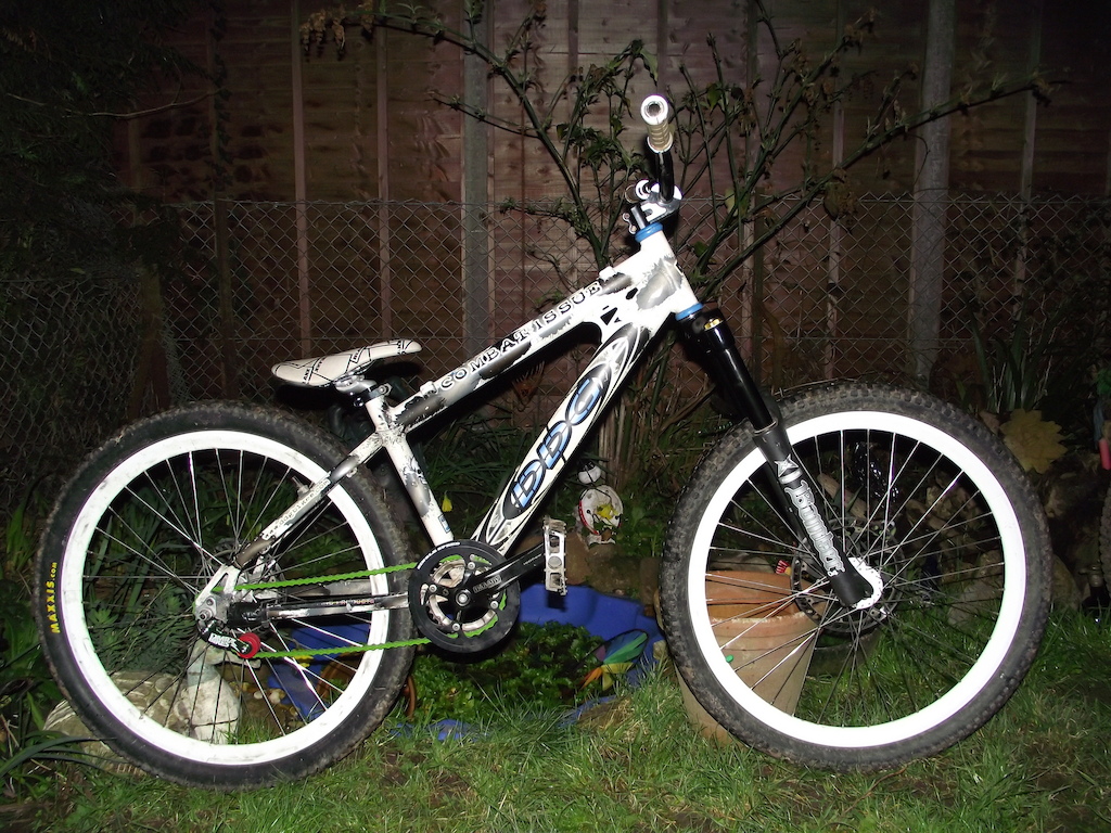 The bike I shall be using for my Dirt Jumping/messing around needs. Nice and light!
