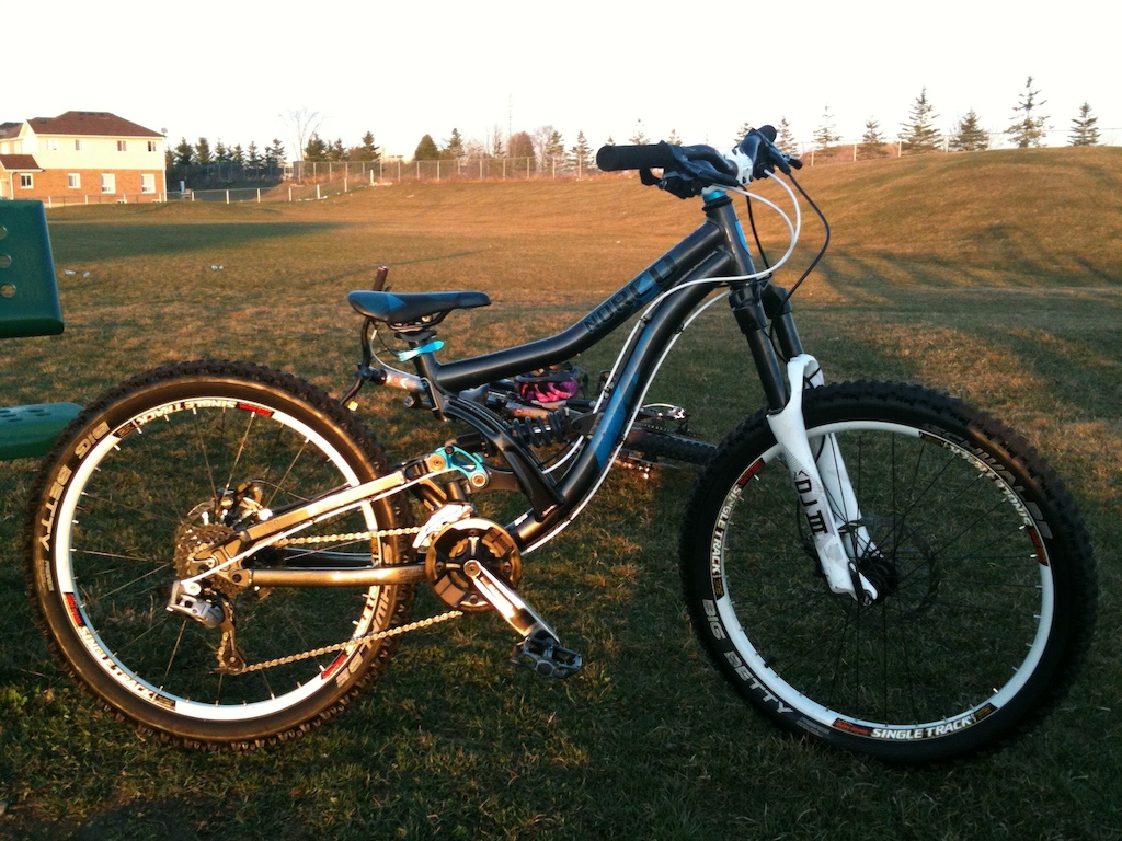 My daughters new ride for 2012...looking for lighter 165mm cranks, forks. And a set of SAINT brakes...