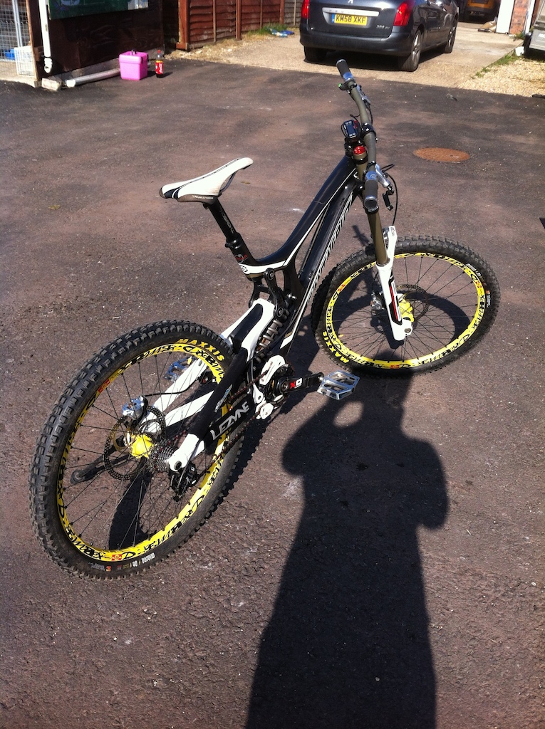 New Santa Cruz V10 carbon, BOS forks, Formula oval brakes, lots of carbon bits and new Deemax ultimates, 34lbs with pedals