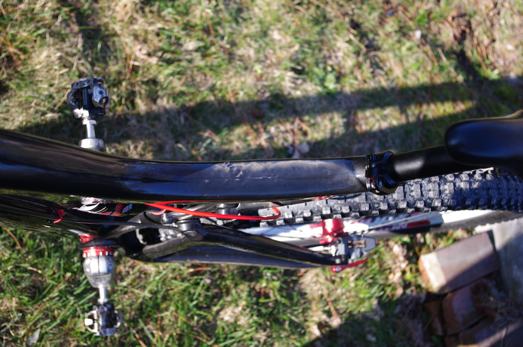 Close-up view of the worsts scratchs and blemish:

Wide view of the top tube