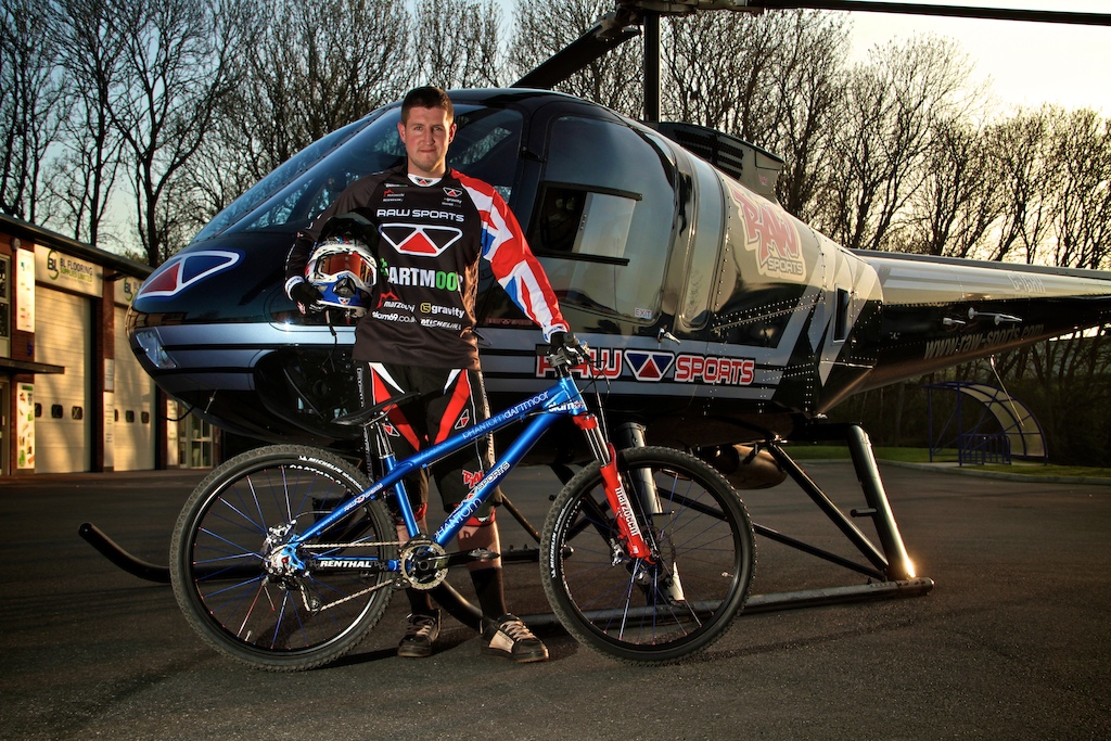 Dartmoor/Raw Sports 4X team launch.
100% goggles, Marzocchi, Michelin, Gravity and Slam69