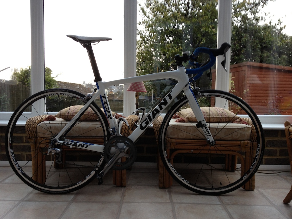 Fresh rubber and a new wheelset. Shimano Dura Ace C24 7900 wheels and Continental GP4000S tyres.