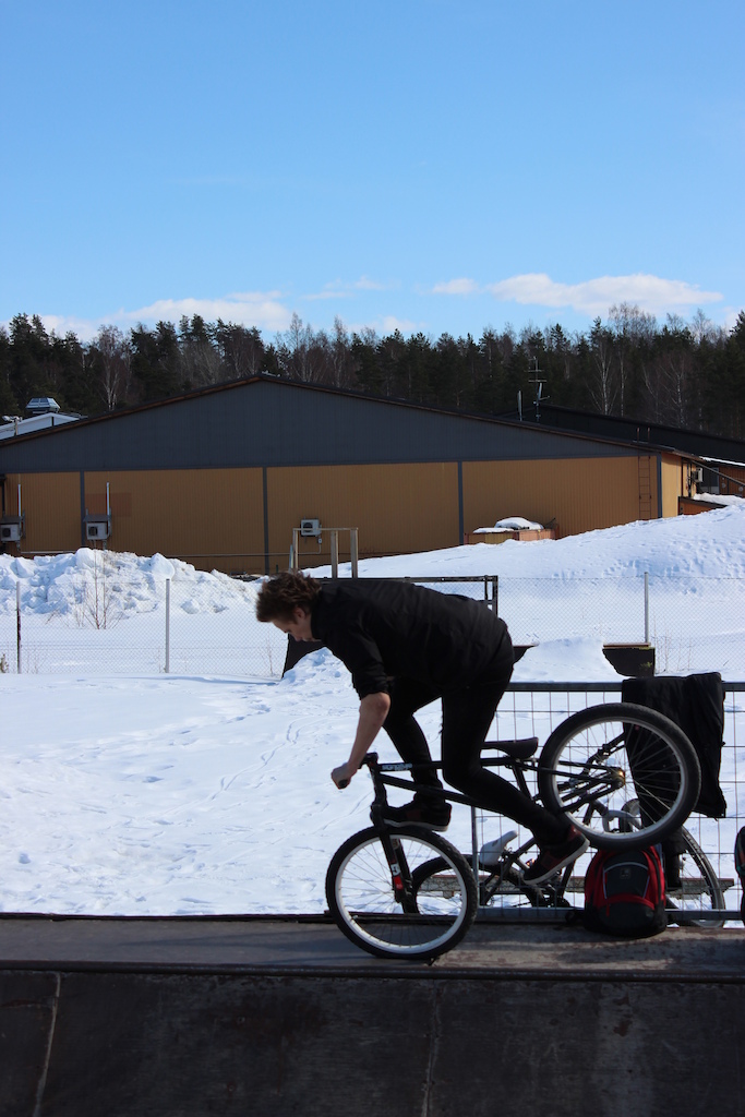 Firts rides at miniramp after the long winter.