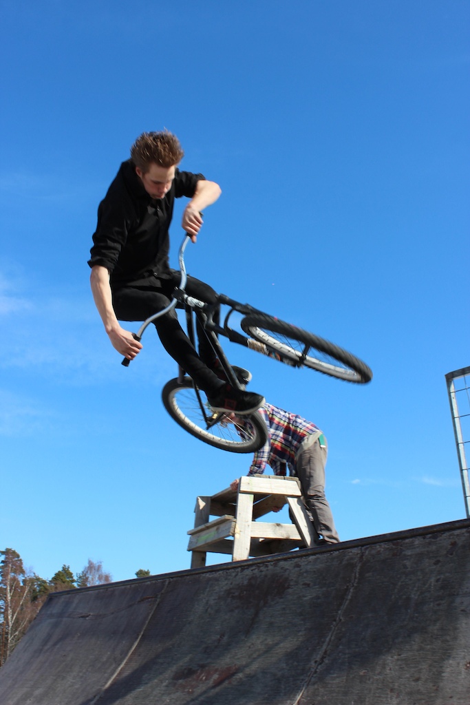 Firts rides at miniramp after the long winter.