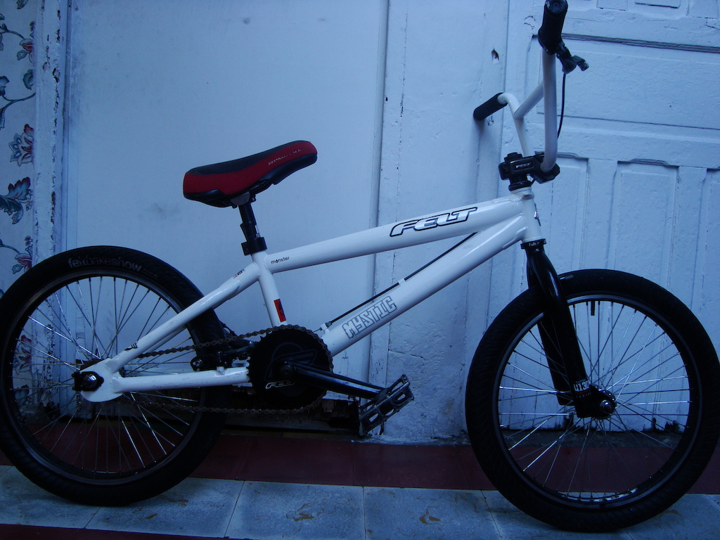 se vende bicicleta felt en perfecto estado poco uso info: 317 704 9823
