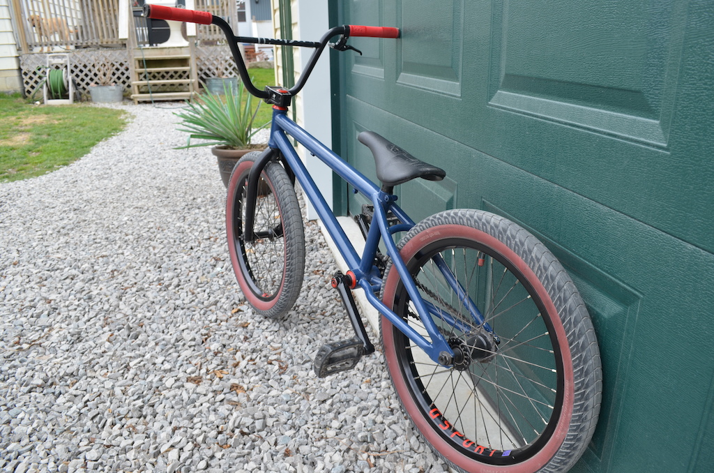 frame: united supreme
bars: macneil XLT
stem: animal remix
rims: G-sport bird cage
front hub:odyssey vandero 2
back hub: G-sport ratchet 
sprocket: odyssey burlington