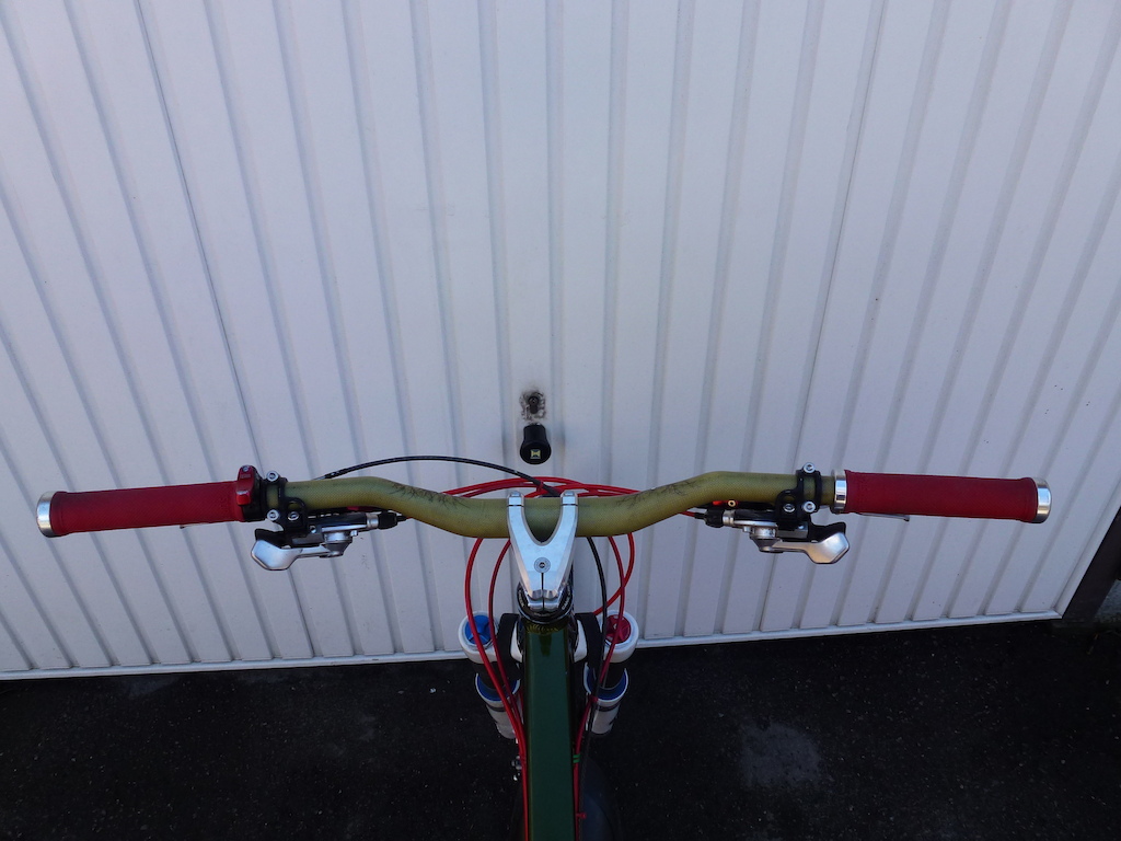 Cockpit:
Ragley Wiser bar
Point One Racing Split Second 50 stem
X9 shifters
KS i900R remote
Superstar Size Zero 150mm grips
Spank lock rings&amp;bar end plugs