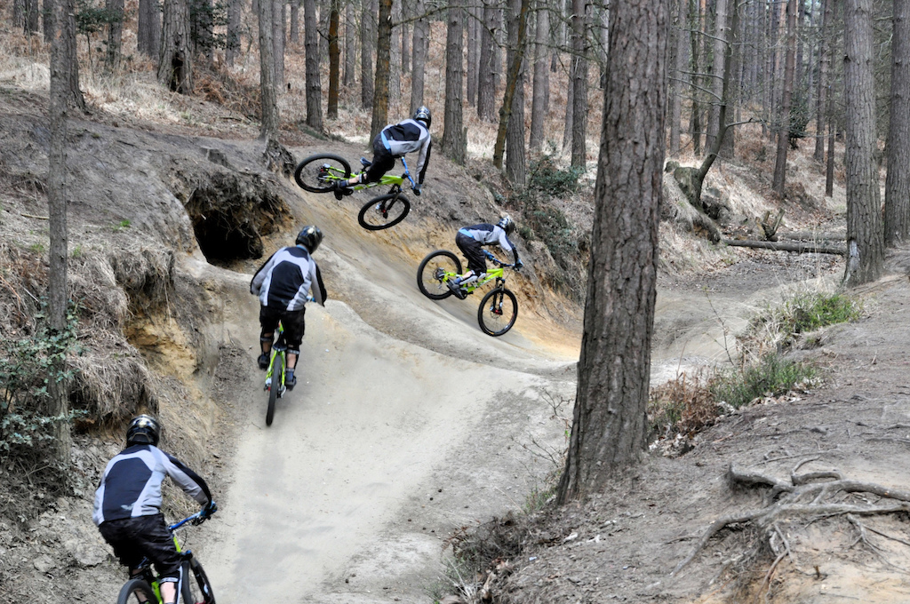 Out on my revised Scott Voltage FR rig for a change. Favourite whipping spot at Swinley Forest's gully.