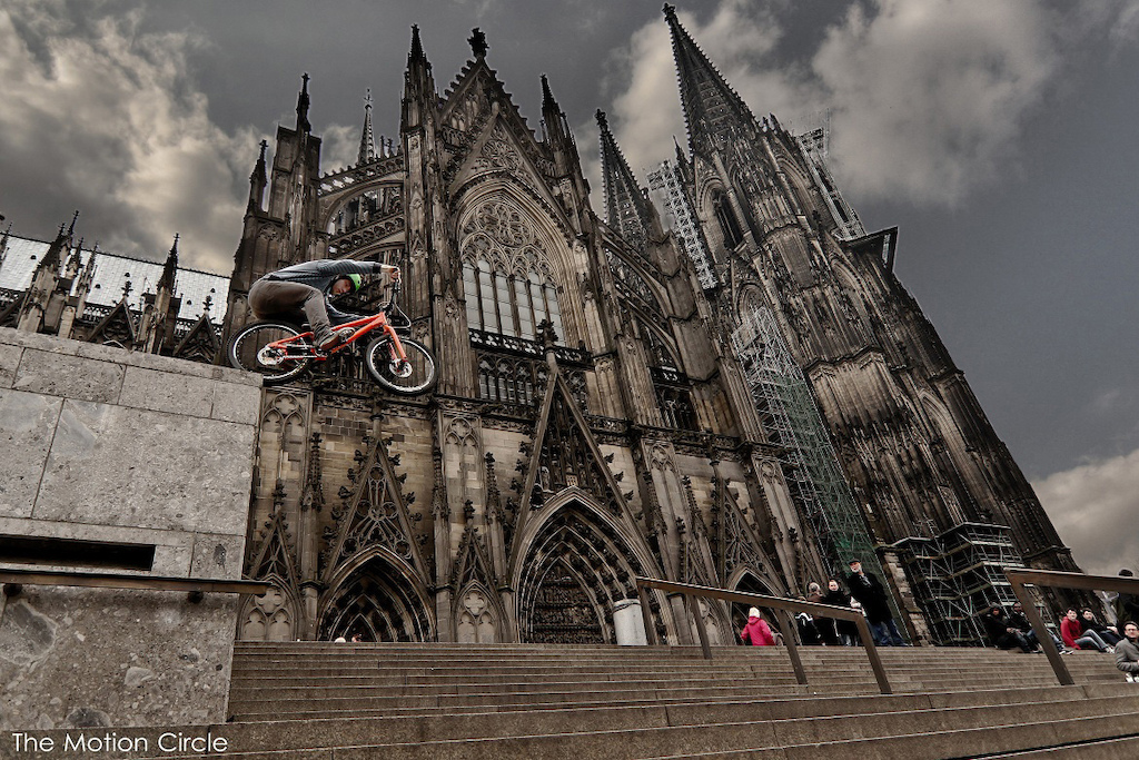 http://www.facebook.com/TheMotionCircle
Big drop in front of Cologne Cathedral
