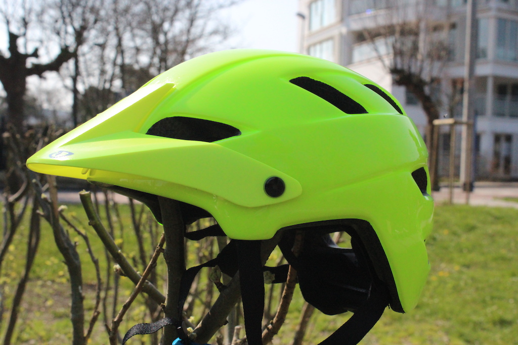 Giro Feature helmet