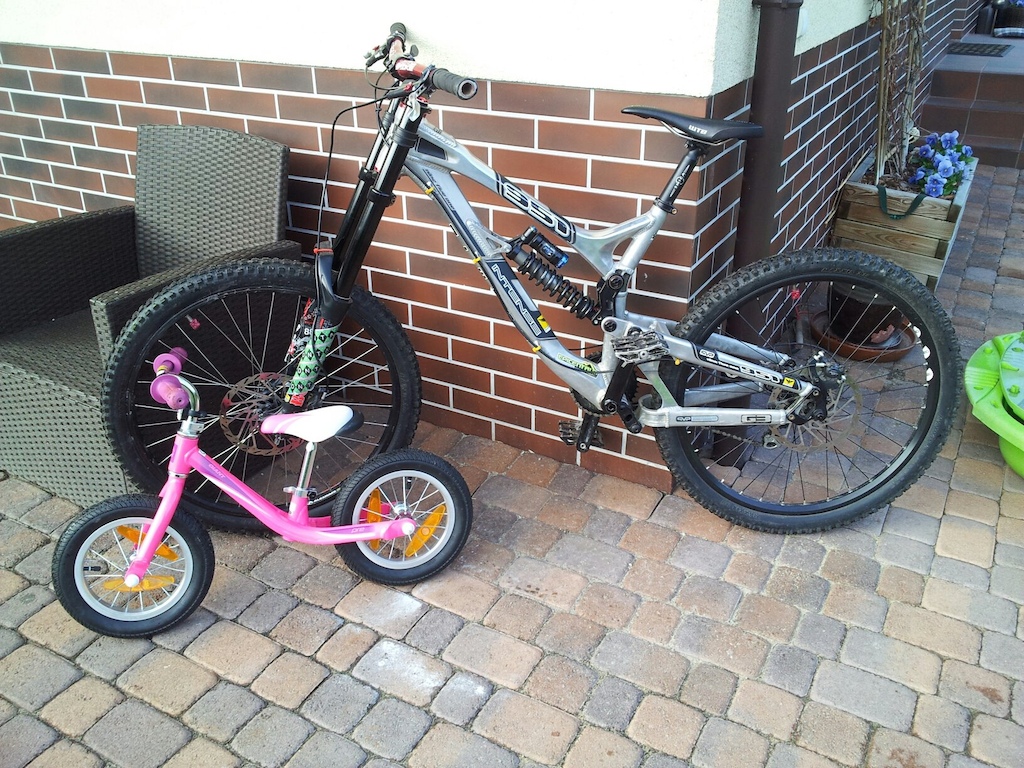 stuff for 2012 Extreme Downhill Team !
Giant One -  Top Spec !
Intense 951