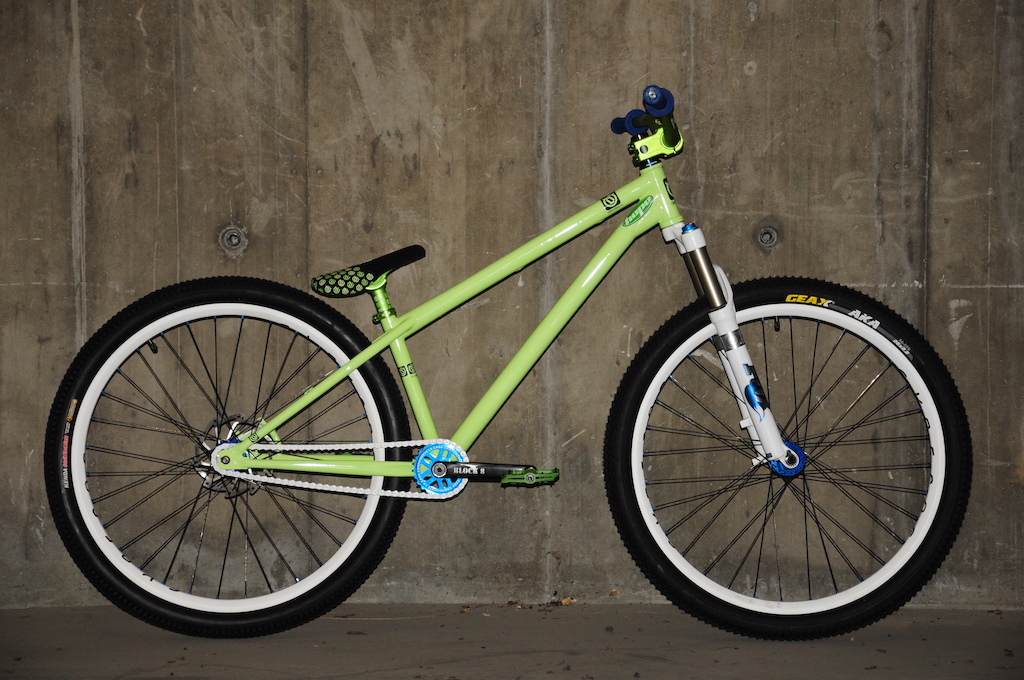 Deity Cryptkeeper in its green glory. With blue accent pieces and Fox 32 RLC fork