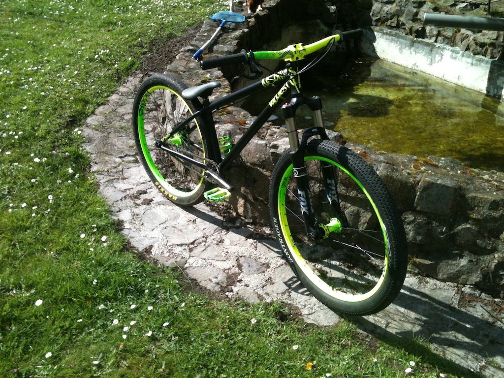NS majesty 2012 black/lemon and lime