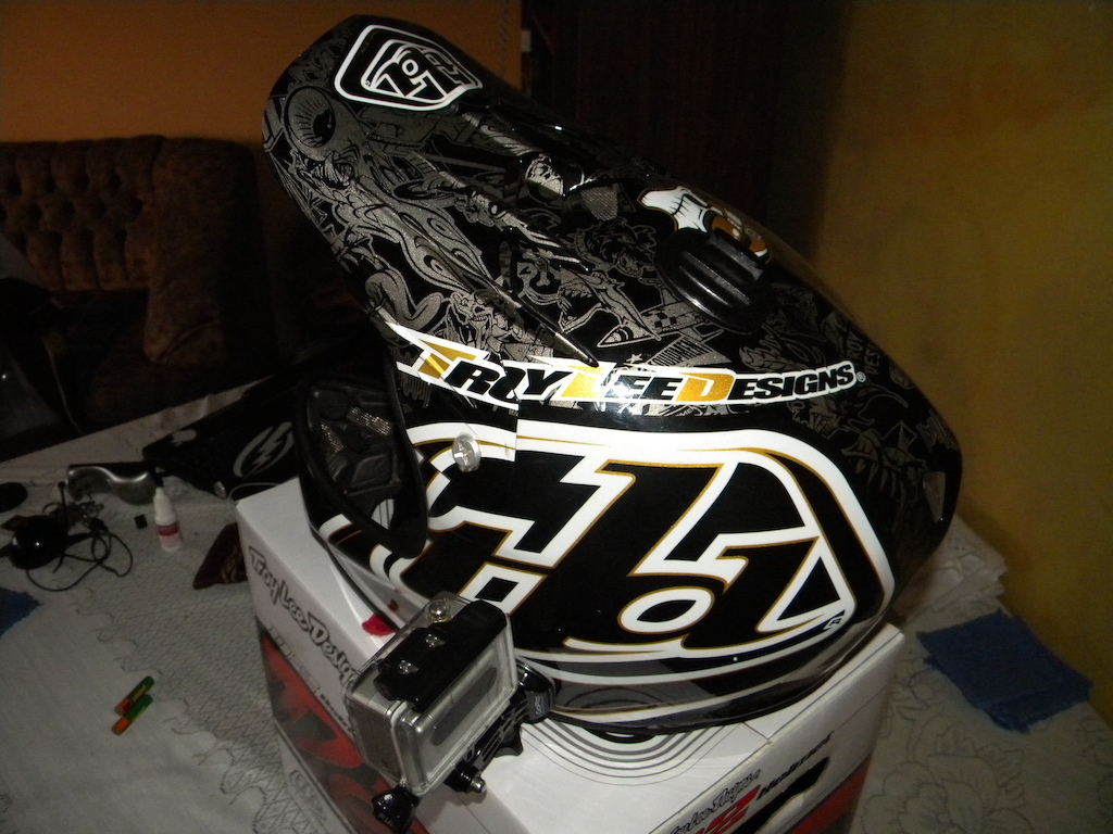COMBO para empezar mayo!!!
helmet D2 history gold talla MD CON GOPRO HERO
NEGOCIABLE 
04244287276
20B87807

exclusivamente se vende con camara.