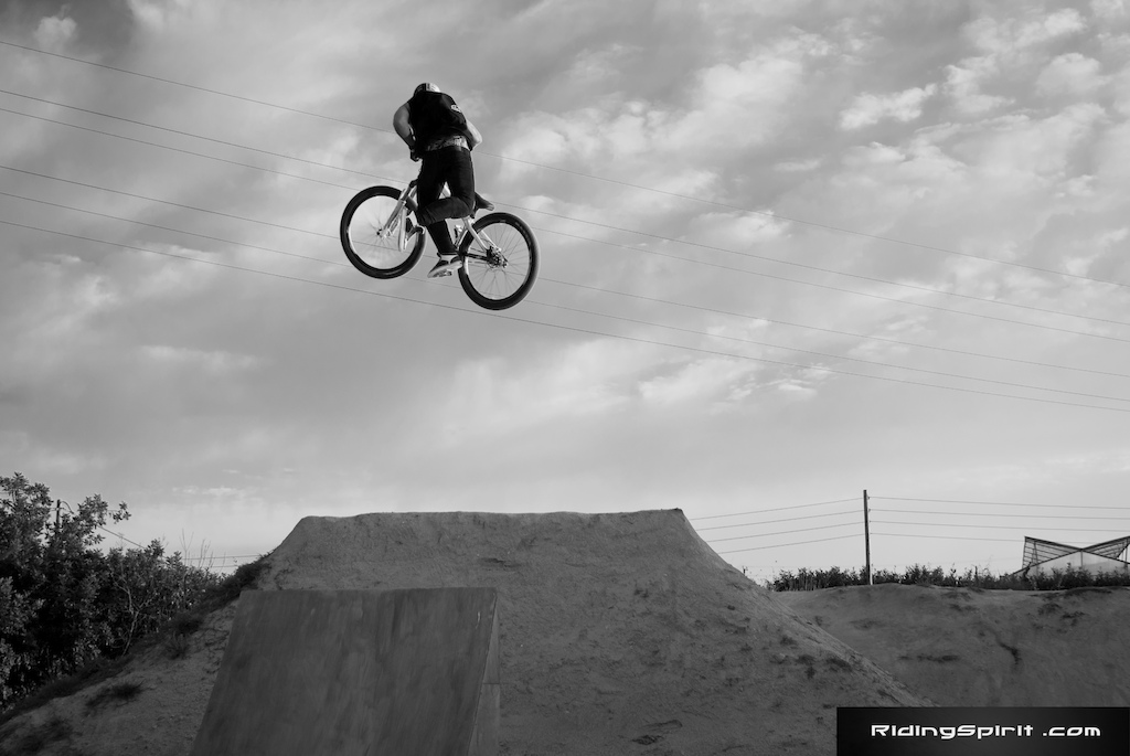 Bienve with some style on the last jump at La Poma Bike Park.

Follow us on facebook;
https://www.facebook.com/riding.spirit