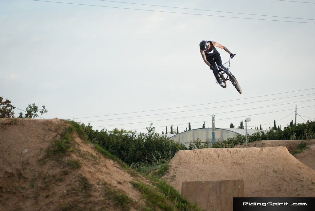 Lluis Lacondeguy on a 360º on the last jump.

Follow us on facebook;
https://www.facebook.com/riding.spirit