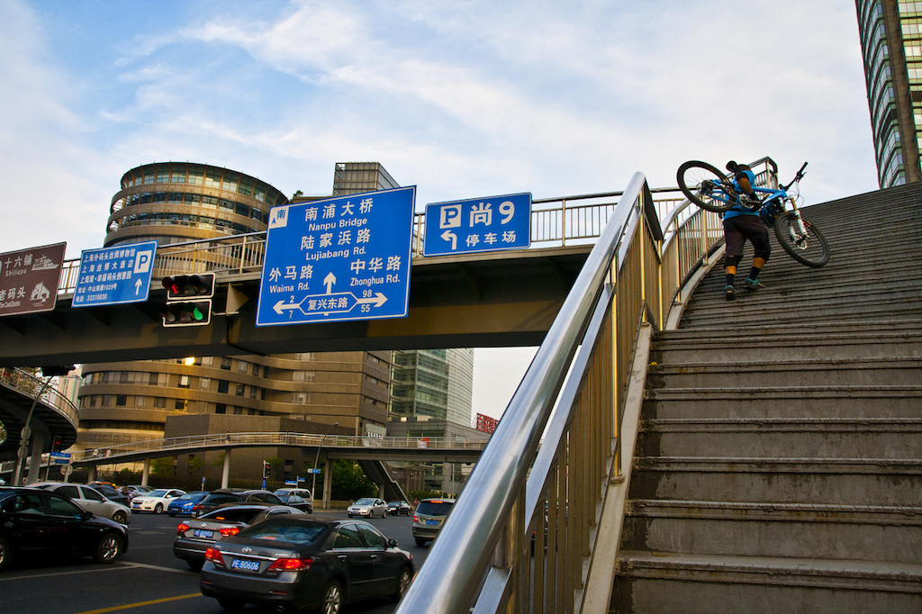 A Lazy Saturday run trying to have some photos of stairs and the shanghai landscape... urban street ride shanghai.