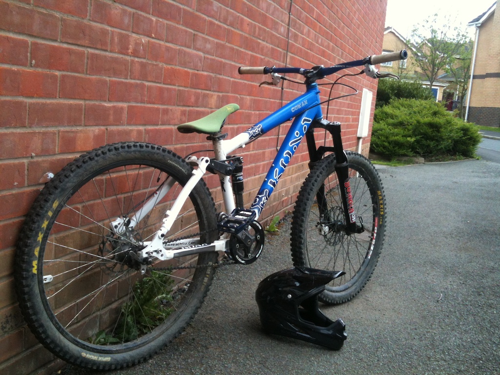 cowan how it sits now. RaceFace Atlas 1/2 inch rise bars, superstar nano tech pedals, shimano deore ltd edition brakes.