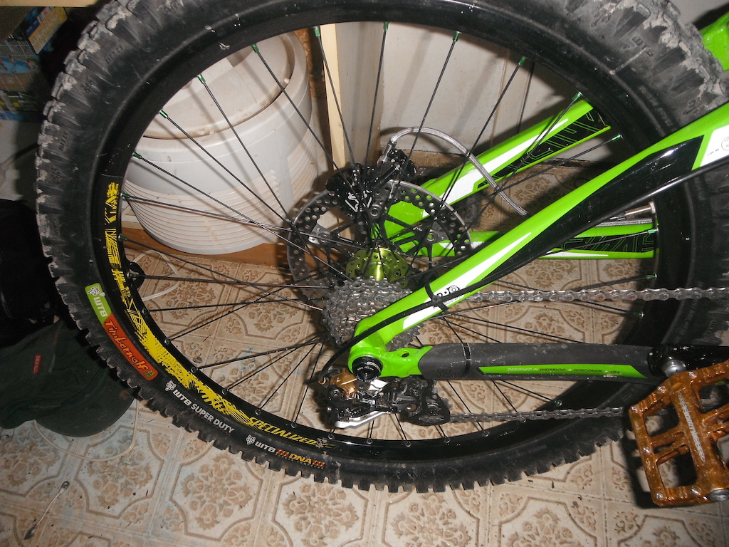 hope v2 sp/ed
dura ace cassette
saint deraileur
specialized hubs with specialized dt swiss 550 rims
