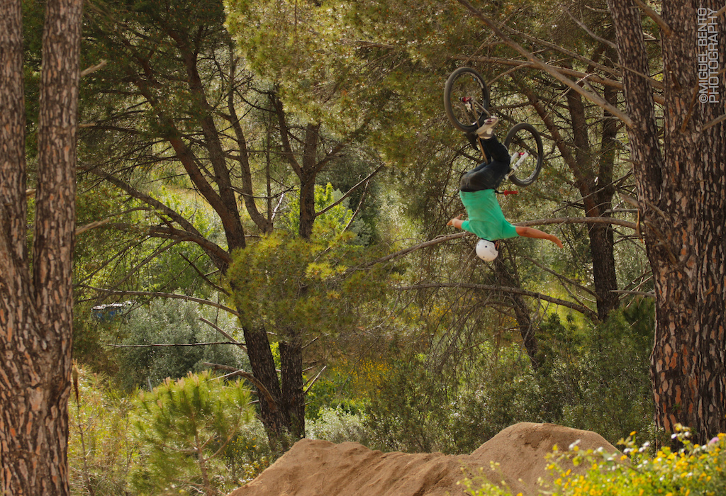 Flip no hander