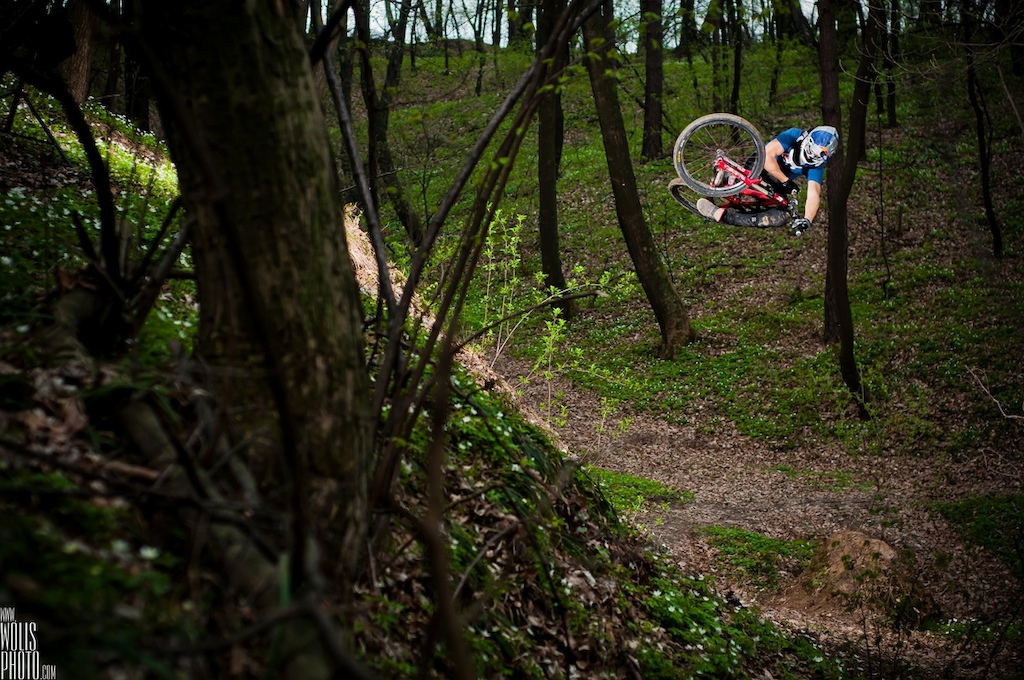 Szymon Godziek riding his both full suspension bikes - red slopestyle machine (Dartmoor Shine) and stylish anthracite-green bikepark freeride funbike (Dartmoor Wish).
Photo by Bartek Woliński - http://wolisphoto.com