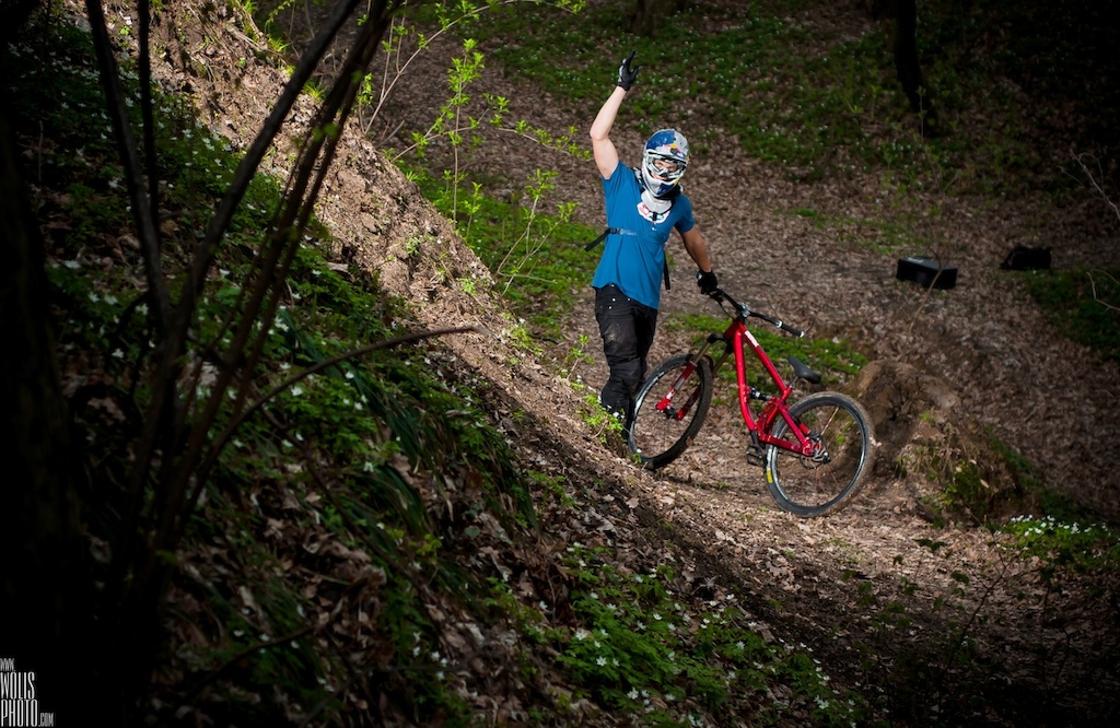 Szymon Godziek riding his both full suspension bikes - red slopestyle machine (Dartmoor Shine) and stylish anthracite-green bikepark freeride funbike (Dartmoor Wish).
Photo by Bartek Woliński - http://wolisphoto.com