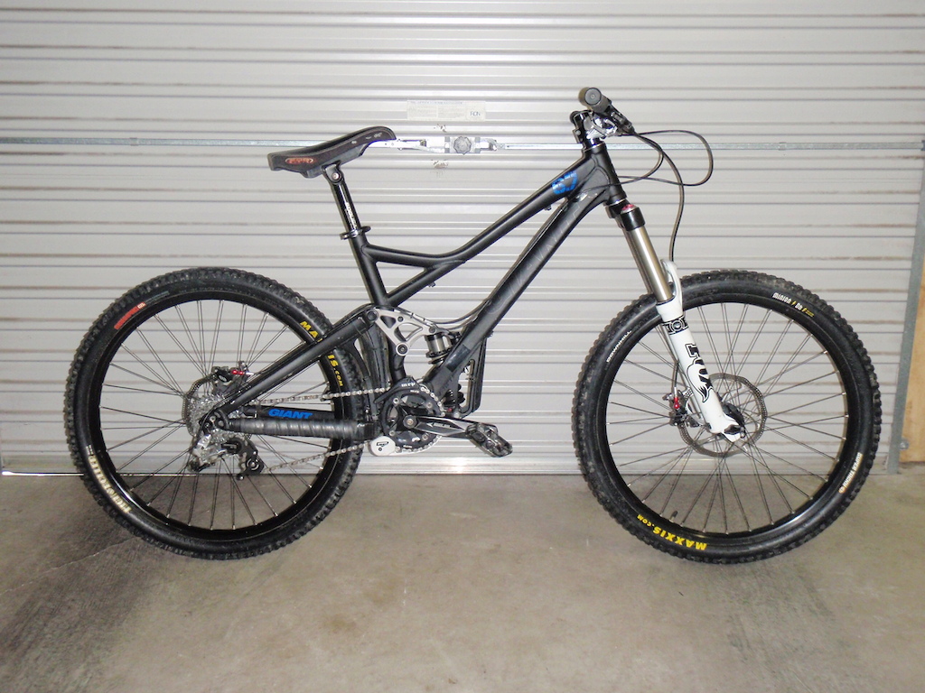 giant reign x1, fox 36 van, fox dhx3.0, avid elixir cr with 200m front and 180mm back, raceface ride dh 175mm, dmr v8, mrp g2 sl, sram 11-28, sram x9 rear mech, sram x9 rh shifter, funn rippa 50mm stem, funn fatboy 750mm, funn lock on, sdg bel air/i beam, alex rims, maxxis minion dhf 26x2.35 super tacky, maxxis highroller 26x2.35 60a