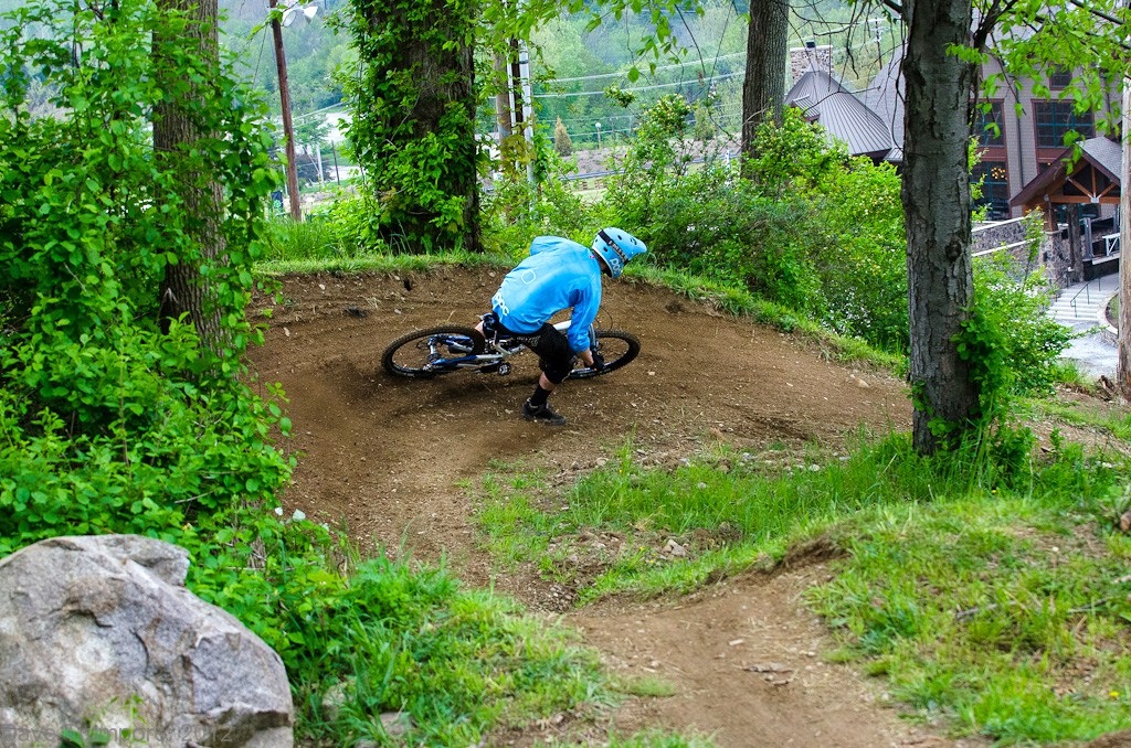 You can stay smooth and carve the high lines on Indy Cross, or dive inside if drifting is more your style.