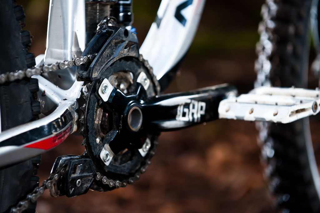 A 36 tooth ring is bolted up to FSA's Gap Mega Exo DH cranks. Norco has spec'd an e*thirteen LG1 guide, a good choice that has proven to be reliable over time.