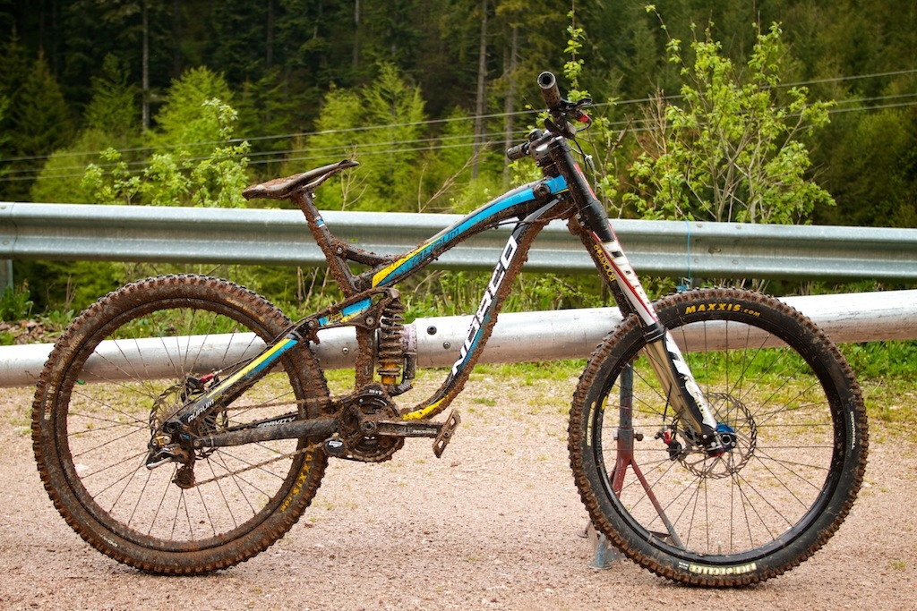 Just tested my Norco Aurum @ bikepark Lac Blanc under muddy conditions. Awesome bike!