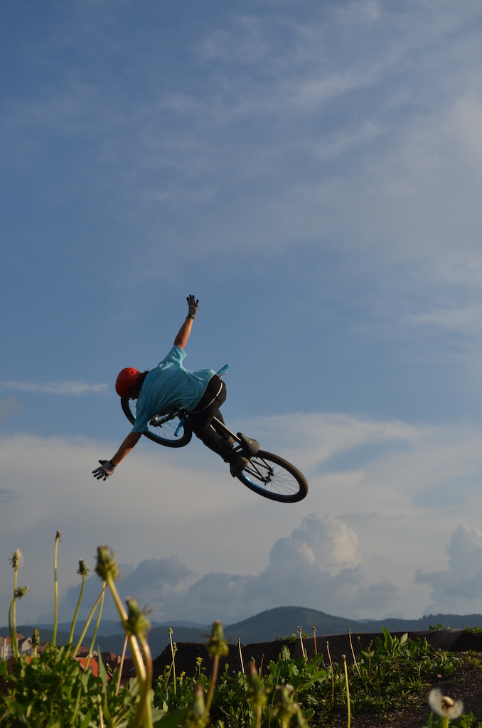 Aerial nohand, Photo: Comi