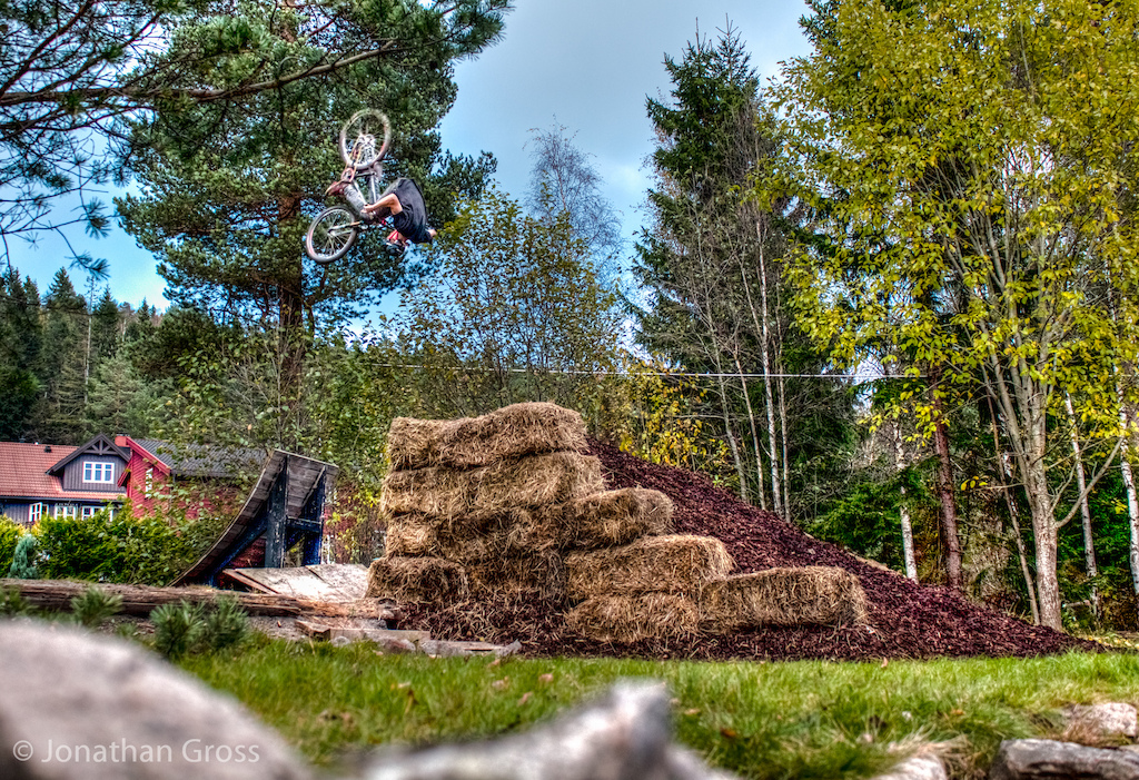 Sick HDR of Sindre killing it with a Frontflip!

Hope you like it guys!

Photo: Jonathan Gross