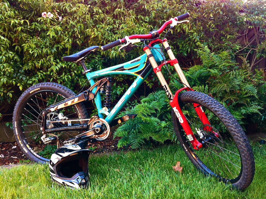 After a few mounts of work i finally got the Yeti DH9 up and running.