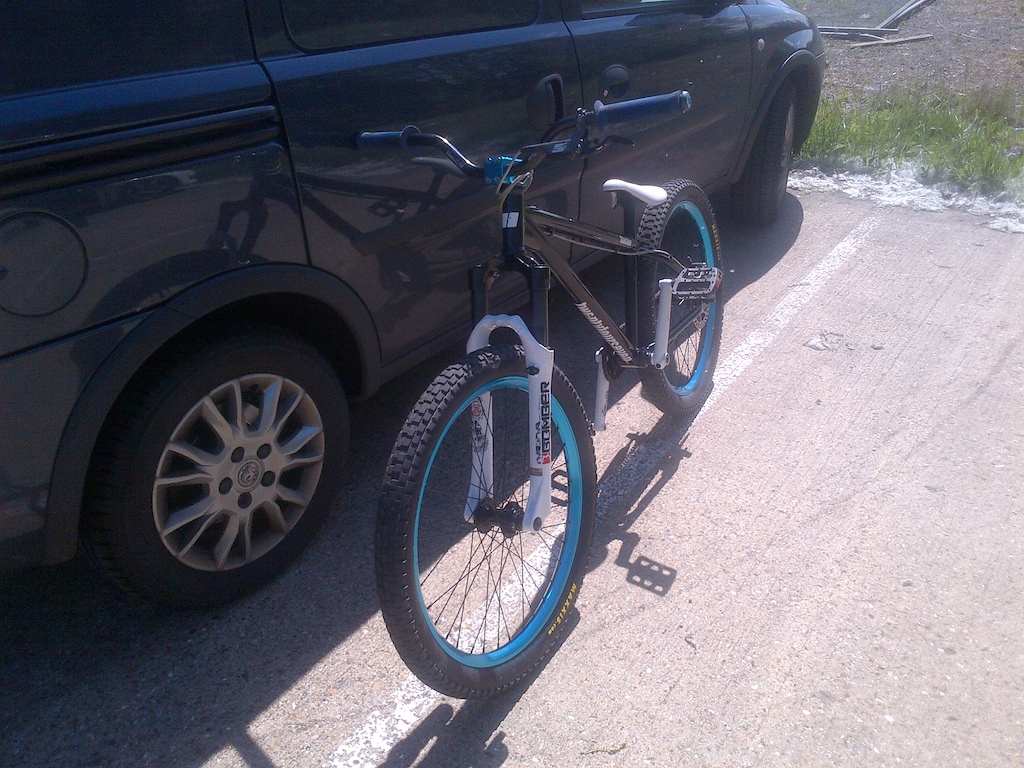 my bike but it has different grips on atm same make but different color that match the rims :D
