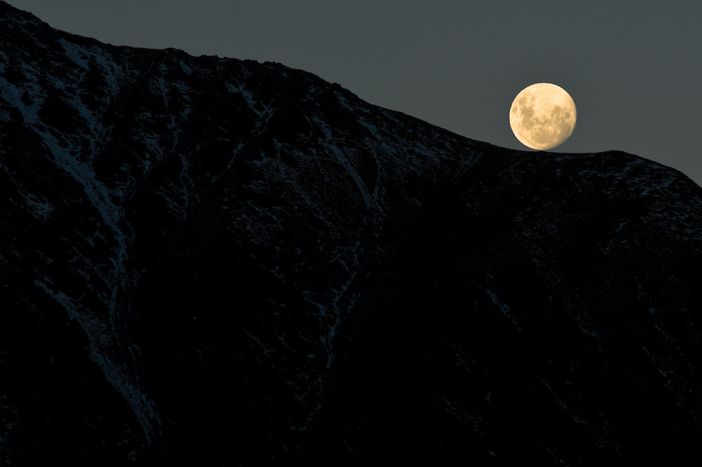 the full moon  (hand held iso 200 1/160thsec @f7.1 70-200mm @ 200
