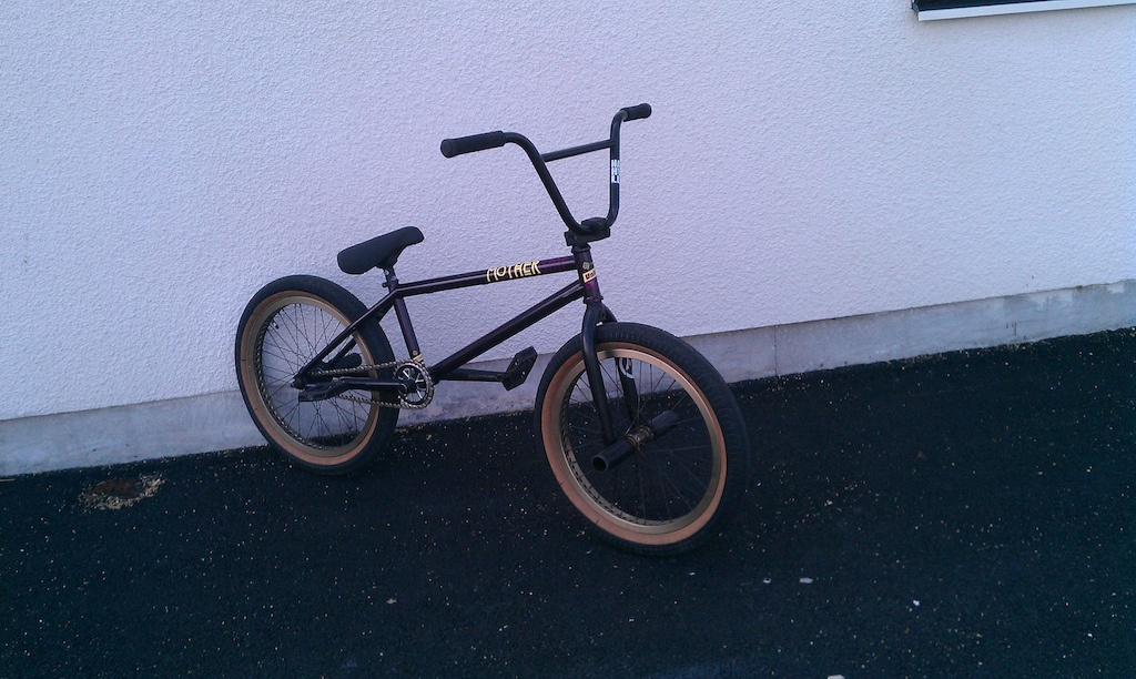 Painted the bars black.

Pictures are shitty, but what can you do. ;)