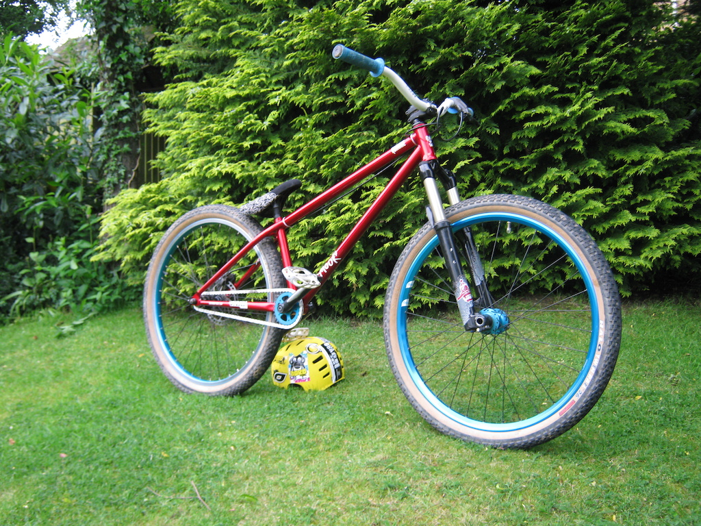 Red Dartmoor Quinnie 2012 with Ns, Funn and octane one parts.