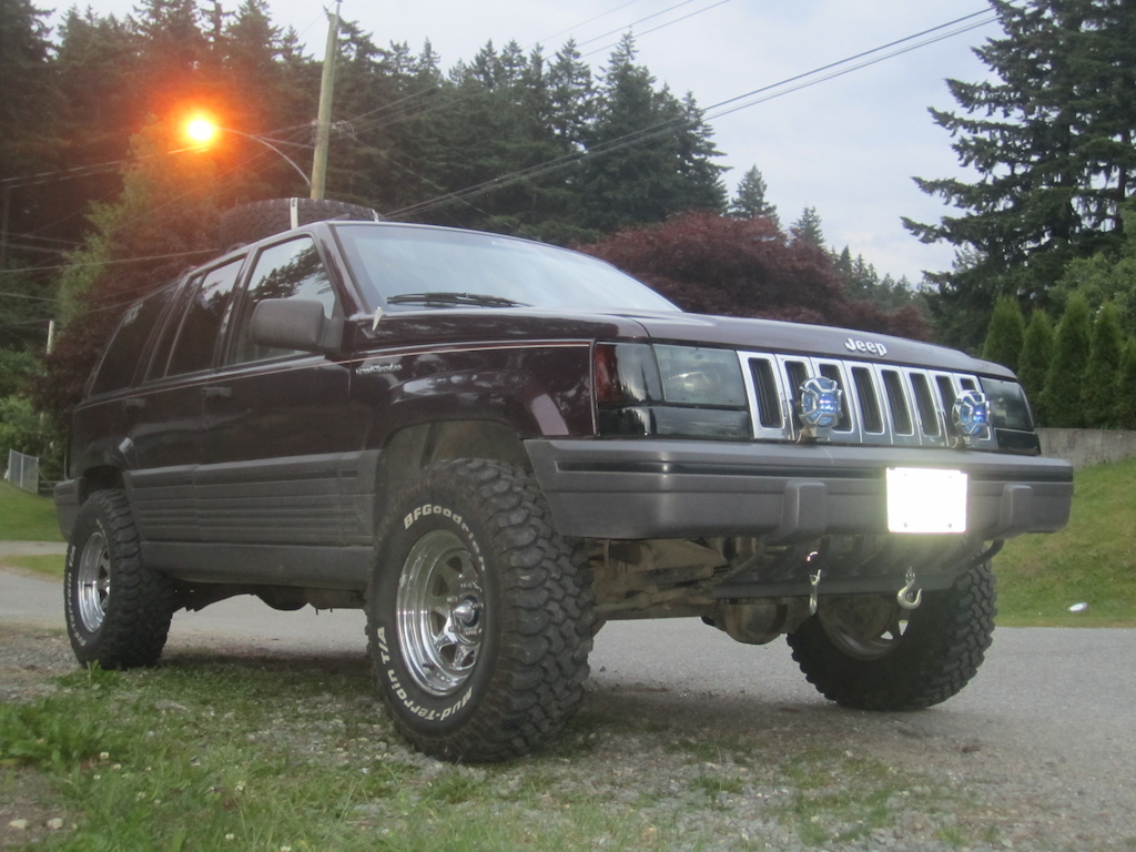 grand cherokee
2' lift / 31 " BFG mud terrain km
15 " steel wheels, 1 1/4" spidertrax
4.0L AMC staight six,k&amp;n filter, heavy duty ignition coil, and heavy duty bosch starter. smoked headlights and taillights, fog lights, no cat-exhaust with magnaflow tip. tow hooks. 2x 12 inch jensen subs, 400w alpine amp, orion speakers, infinity tweeters, wired throught the firewall.