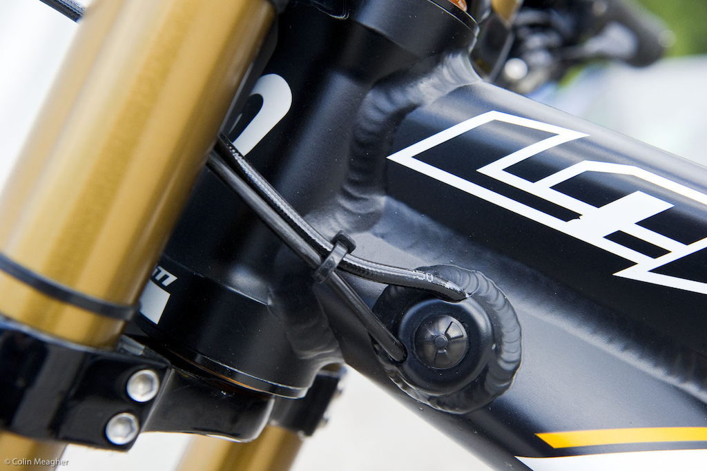 The bike uses internal cable routing that goes into the frame at the integrated fork bumpers.