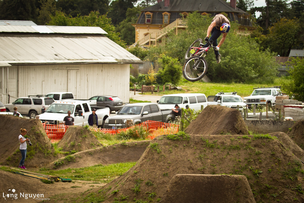Martin steezing it out during Post Jam.

Rider: Martin Soderstrom
Copyright: Long Nguyen Photography