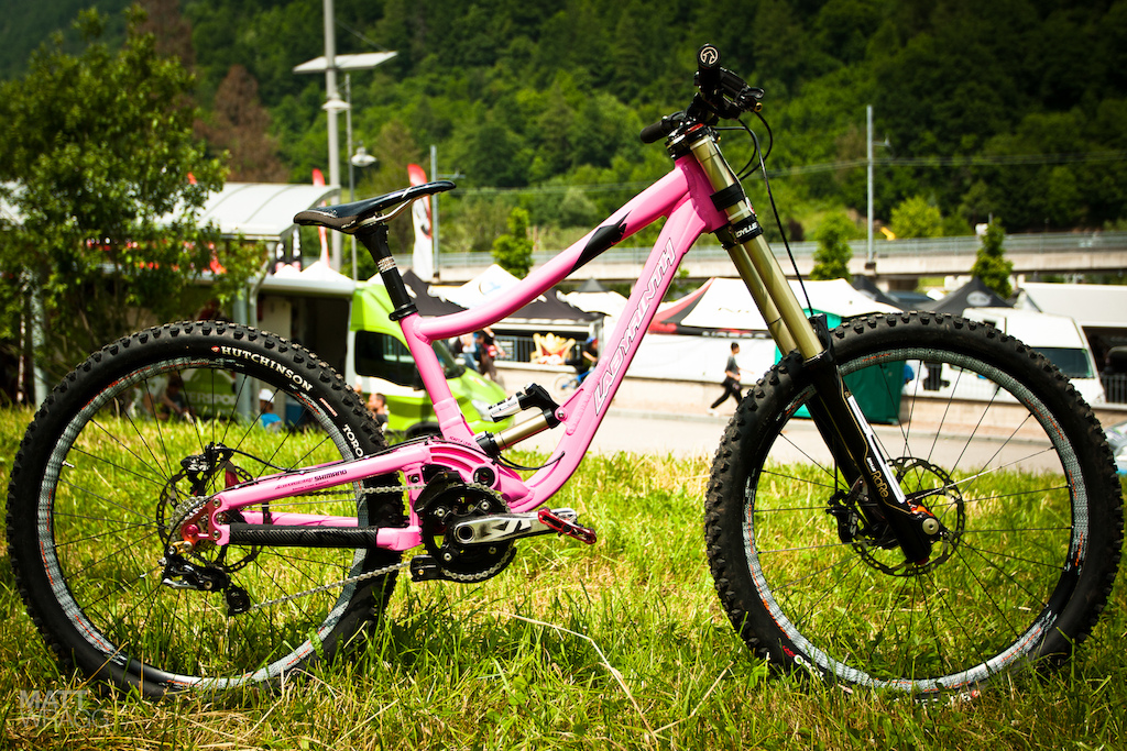 Bike check with Sabrina Jonnier's Labyrinth Minoutaur.