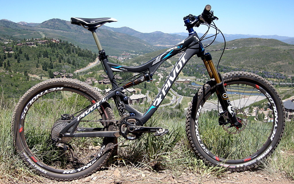 Pivot Mach 5.7 Carbon - Chilling on the way up the mountain at Park City.