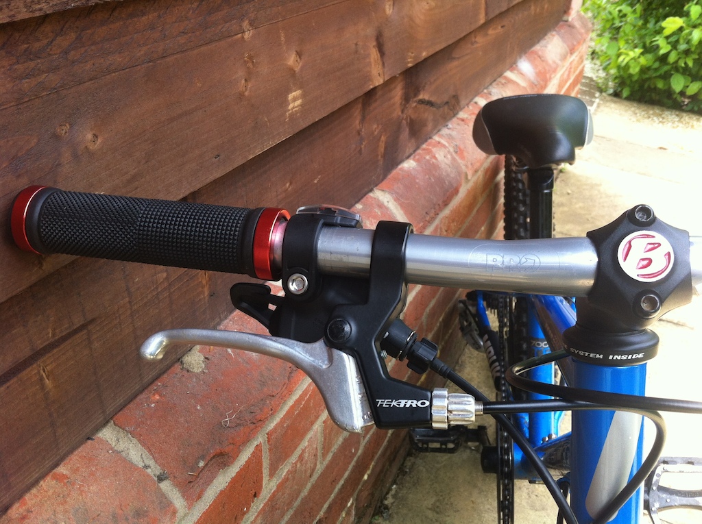 SRAM gripshift ditched for trigger shifter.