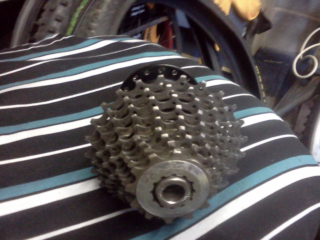 Shimano acera 32-11t 9 spd cassette with unnamed hub