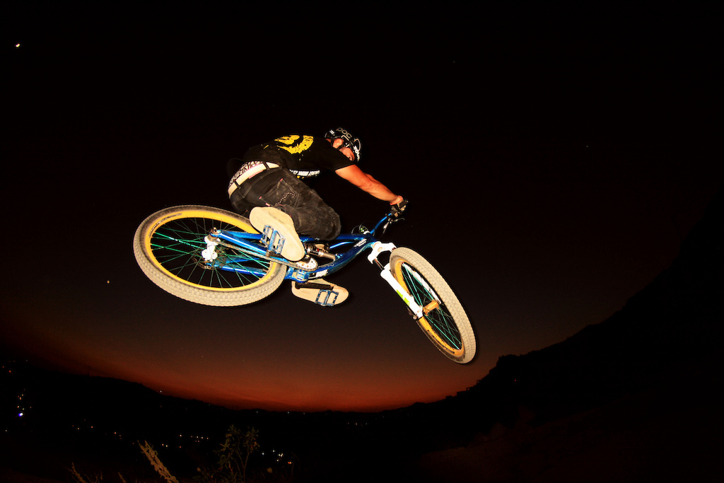Evening Ride at Votsalaki's Backyard. On my Dartmoor Shine.
Photo :Ria Tsili .
Votsalaki Mtb Camps , SRSUNTOUR, POC , 2DKsports, BATTERY energy drink