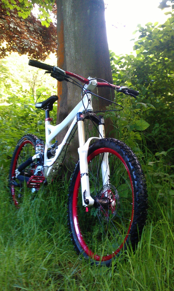 Crappy mobile phone shot of my bike with latest upgrades: Lyriks, SLX M666 brakes and newer Saint cranks. Will get some better pics next time I take my DSLR out with me.