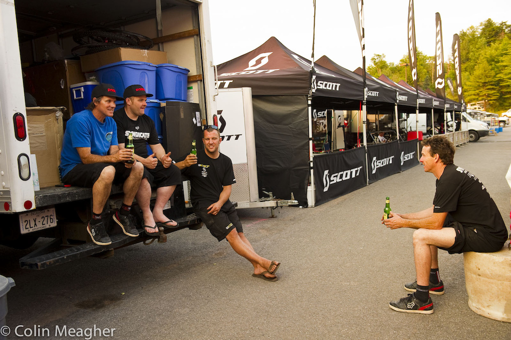 End of a long hot one: Santa Cruz Syndicate sharing war stories with GT after today's practice.