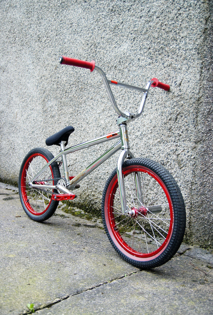 Just swapped my NS Traffic for this sick BSD Forever custom build... first BMX in about 6 years. Now to relearn now to ride. Can still do hop 3s though :D