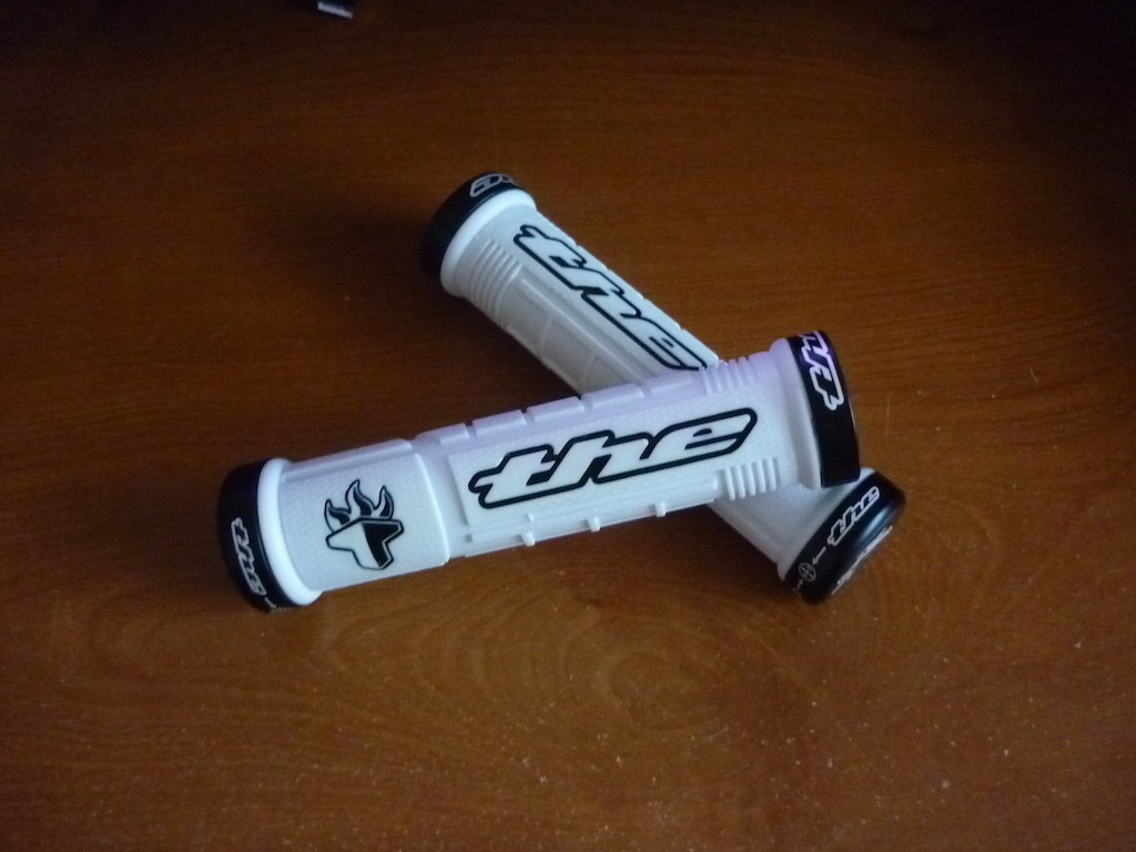 new the g-4 white grips